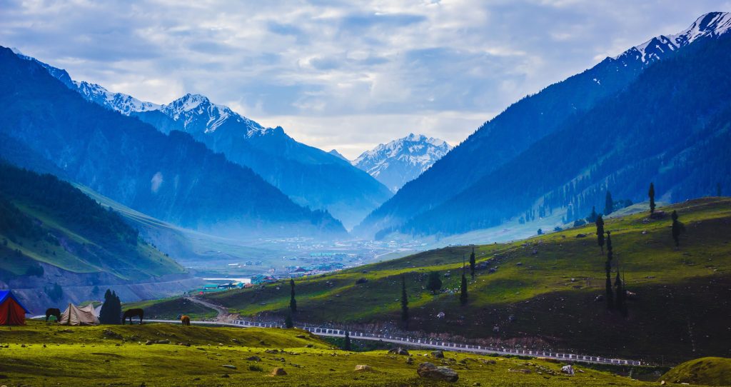 kashmir trekking cost 